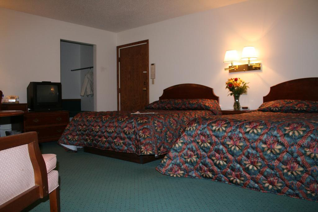 University Inn Cedar Falls Exterior foto