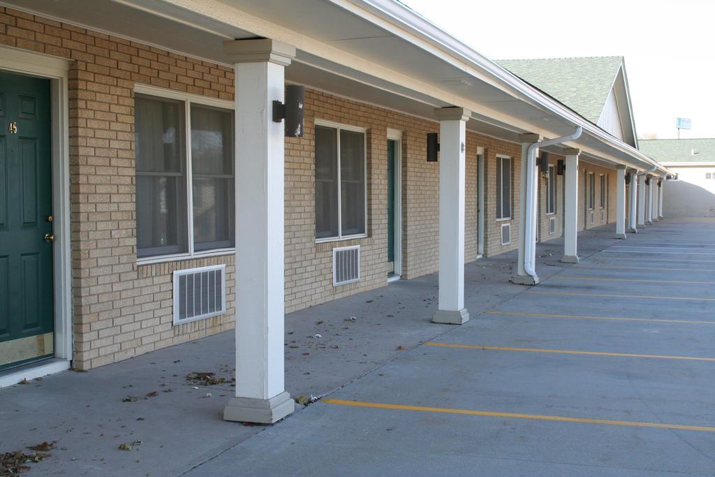 University Inn Cedar Falls Exterior foto