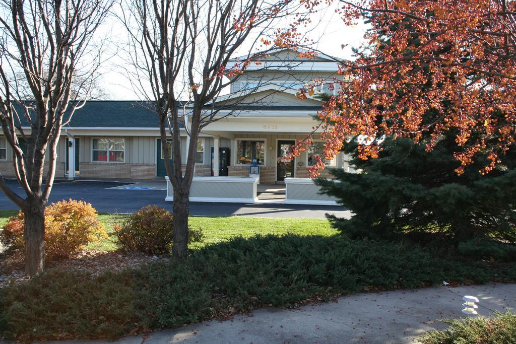 University Inn Cedar Falls Exterior foto