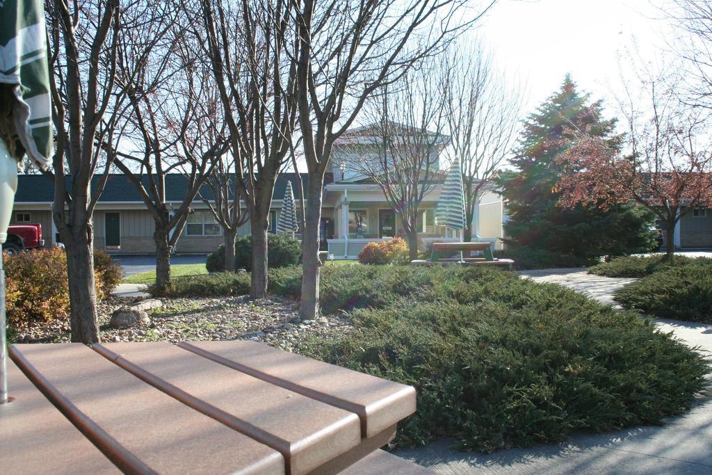 University Inn Cedar Falls Exterior foto