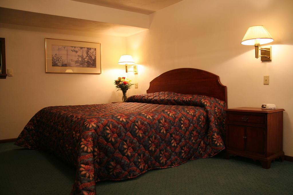 University Inn Cedar Falls Exterior foto
